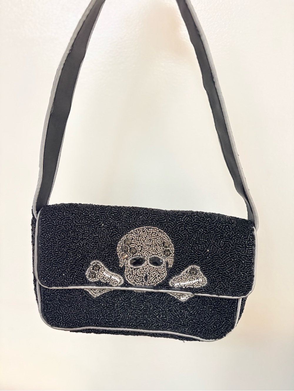 Viral skull beaded shoulder bag